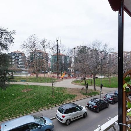 Large Apartment Close To Metro Милано Екстериор снимка