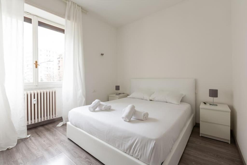 Large Apartment Close To Metro Милано Екстериор снимка
